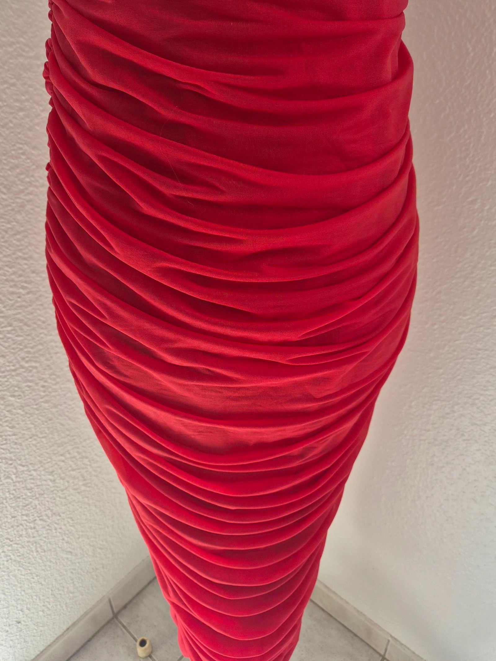 Vestido bustier Zara vermelho drapeado midi justo efeito esculpido noite coquetel cerimônia – Tamanho M 38 – photo 2